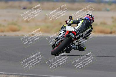 media/Sep-11-2022-SoCal Trackdays (Sun) [[81b7e951af]]/Turn 5 (1110am)/